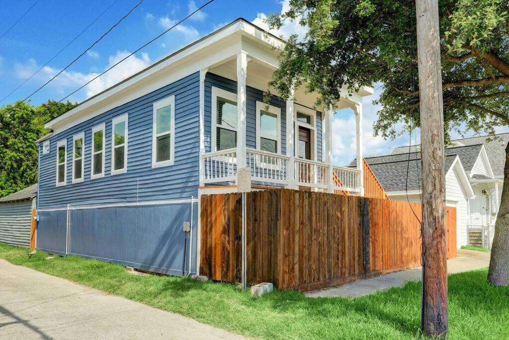 Renovated Beach Bungalow! Galveston Eksteriør billede