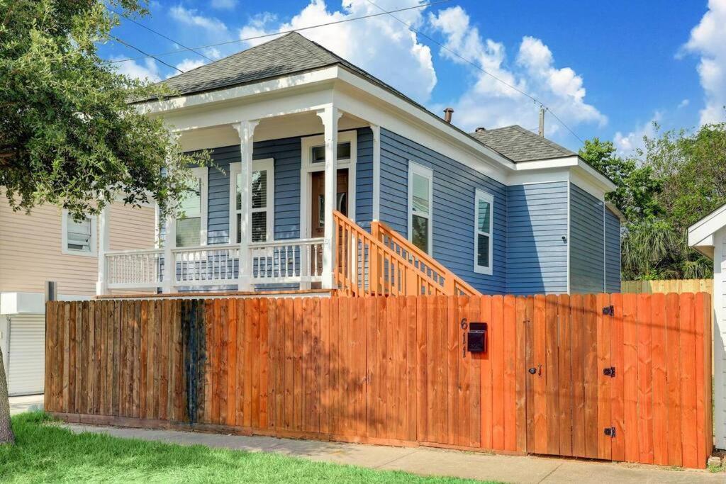 Renovated Beach Bungalow! Galveston Eksteriør billede